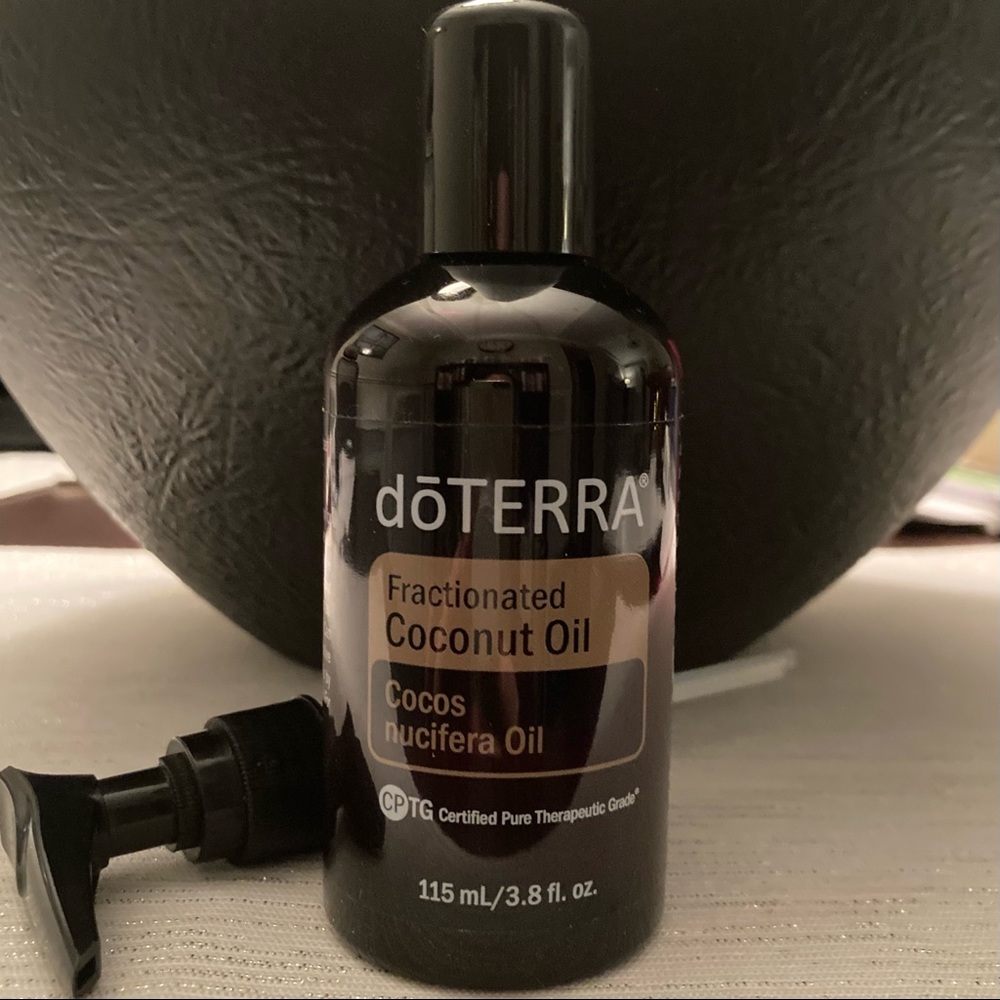 dōTERRA Fractionated Coconut Oil & Bottle Pump